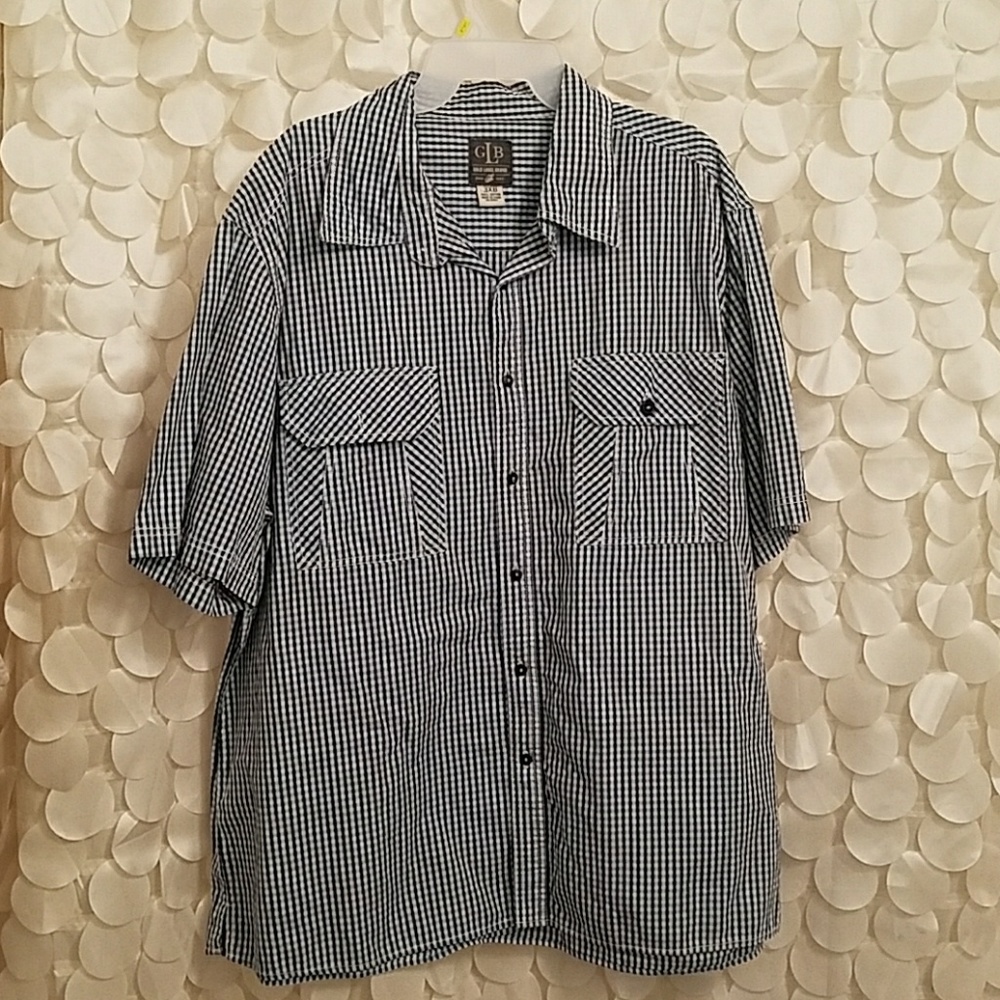 Short sleeve button down
